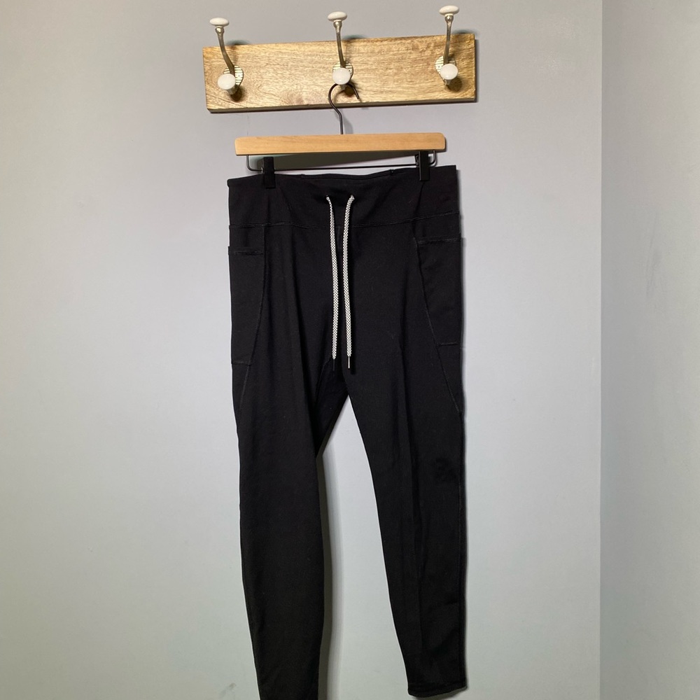 Yoga jaw, string, leggings, size extra-large (item# 0009)